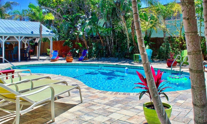 Bay Esplanade Apartment | Coconut Grove Beach Resort Suite 1