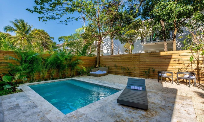 Southwest Coconut Grove House | Coconut Grove Villa