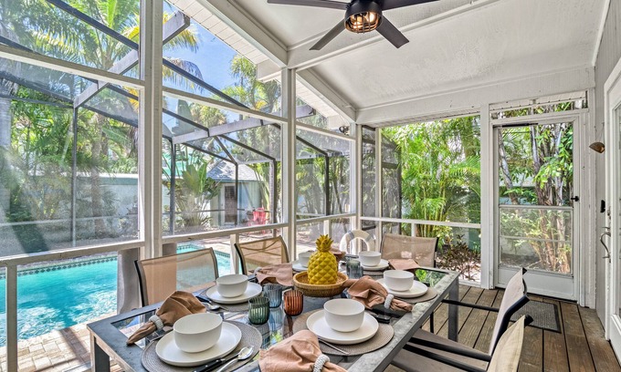 Siesta Key House | 🥥 Coconut House | Shared Heated Pool, Amazing Location Near Main Beach Access!