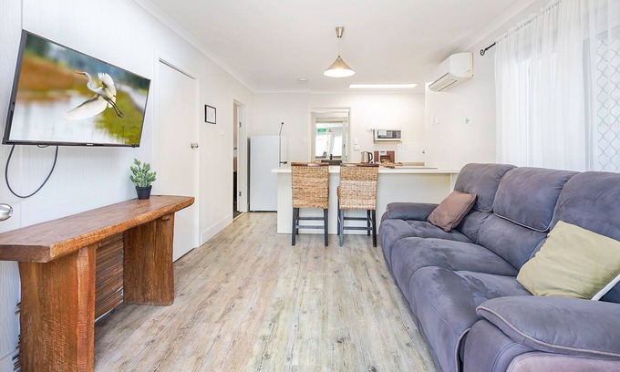 Hervey Bay Apartment | Coconut Palms Spacious 1 Bedroom Apartment