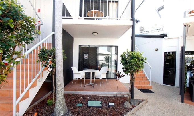 Rockhampton Hotel | Coffee House Apartment Motel
