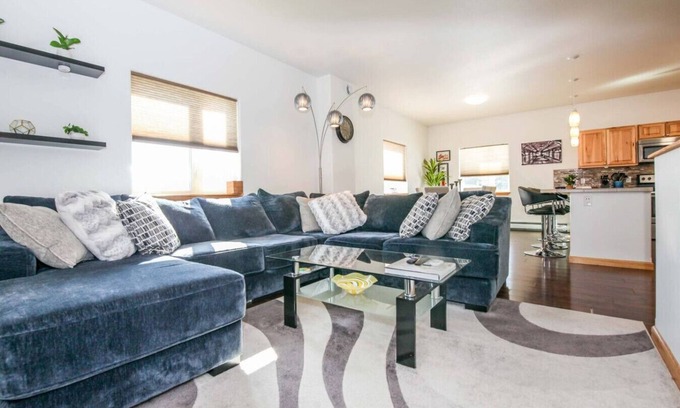 Fairbanks House | *Coho House* 2BR Open Concept - Centrally Located