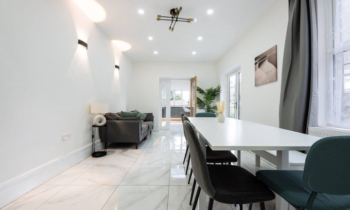 Grangetown House | Cohost Partners 6-Bed Home Perfect for Groups