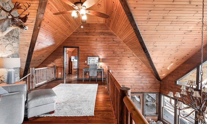 Blue Ridge Cabin | Cohutta Sunrise -Miles of mountain views and cozy homey décor!