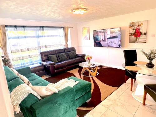 Colchester Apartment | Colchester City Luxury With Free Parking and 5 G WIFI
