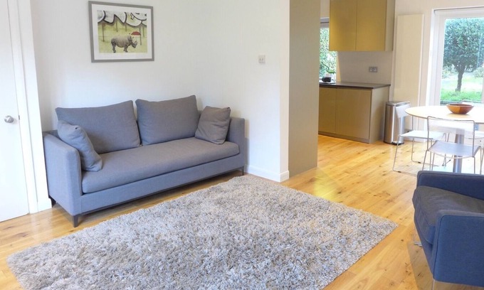 Garden Suburb House | Coleridge Walk, by Veeve