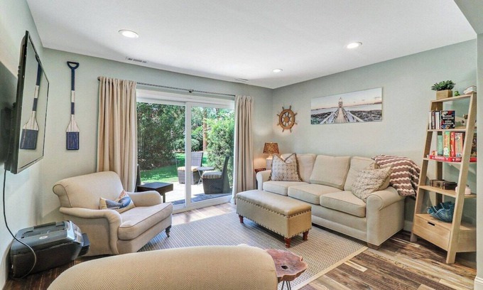 Hilton Head House | Coligny Villa 2 bd 2 & one half bath with pool-walk to beach 13CV