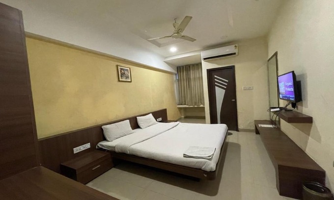 Indore Hotel | Collection O 84499 Hotel Nakshatra Inn