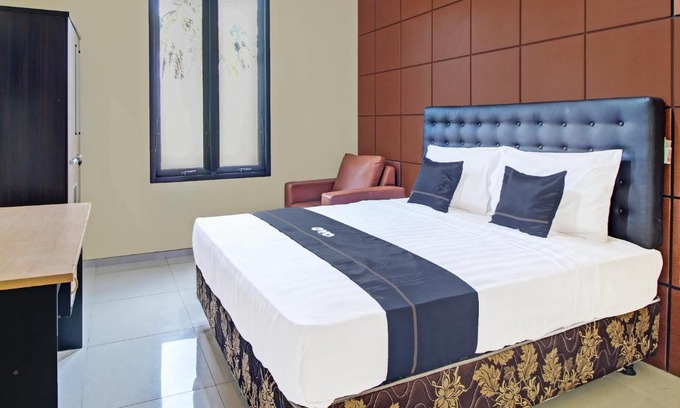 Cilacap Hotel | Collection O 91666 Meyli Guesthouse