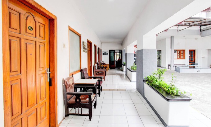 Surakarta Hotel | Collection O Jalan Slamet Riyadi Near Kampung Batik Kauman Formerly Hotel Grand Kota