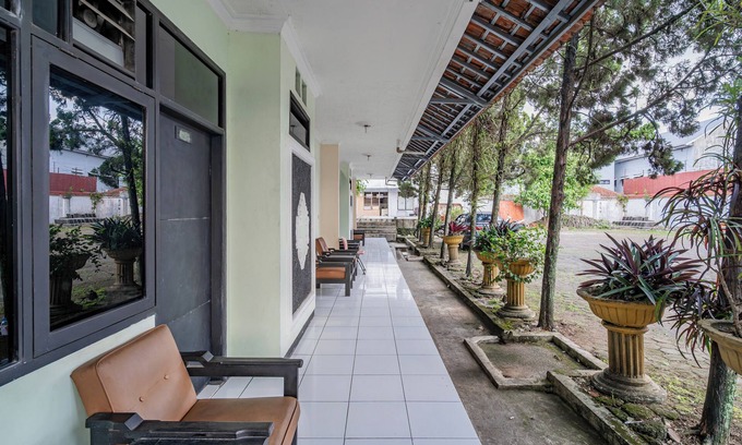 Tasikmalaya Hotel | Collection O Tasikmalaya Near Stadium Wiradadaha Formerly Hotel Abadi