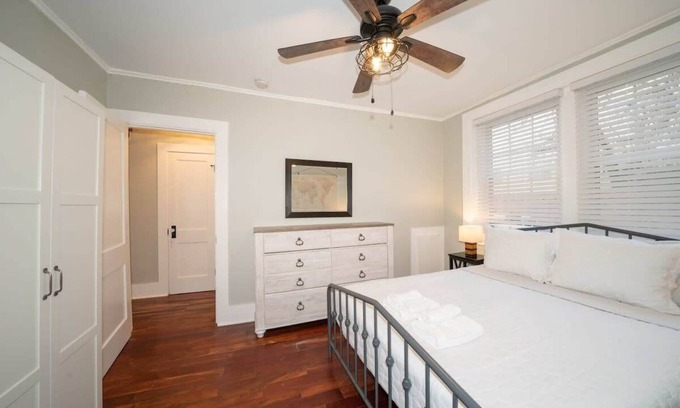 Norfolk Apartment | Colley Manor - Mason Suite