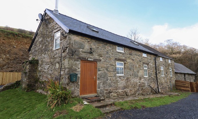 Machynlleth House | COLLFRYN, pet friendly, character holiday cottage in Mallwyd