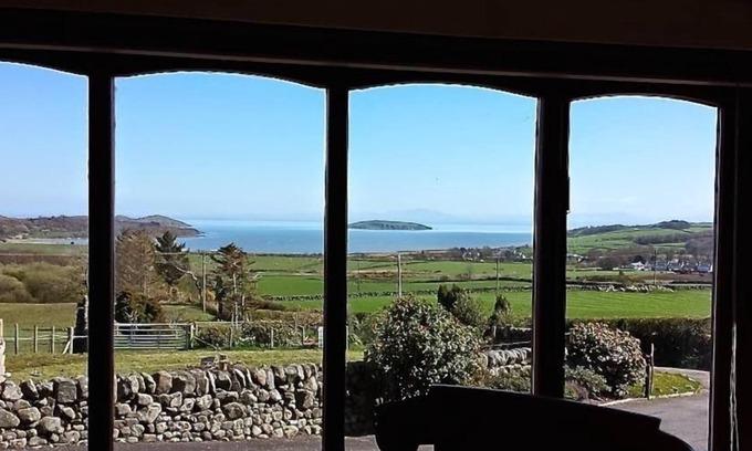 Auchencairn Cottage | Collin Hill House - a house that sleeps 4 guests in 2 bedrooms