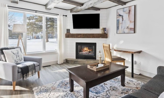 Collingwood House | Collingwood Chalet Near Blue Mountain Slopes 39B