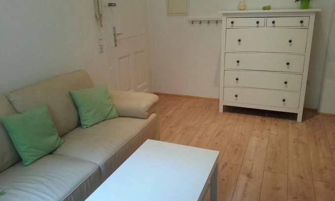 Neustadt-Sued Apartment | Cologne Südstadt apartment, very central, cozy and quiet, max 2 persons