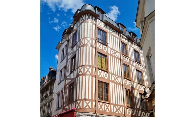 Quartier Vieux Marche-Cathedrale Apartment | Colombage" duplex apartment in Rouen's historic district