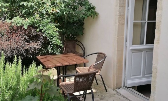 Bayeux Apartment | Colonial.
