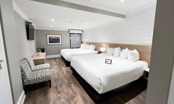 Grand Bend Hotel | Colonial Hotel & Suites - Double King