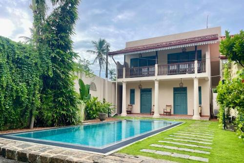 Ambalangoda Villa | Colonial Villa Oasis - 100m from Beach!