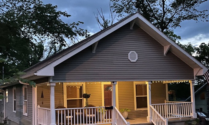 Baxter Springs House | Color Wheel House