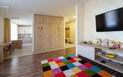 Halyts'kyi district Apartment | Colored balloons - 3 bedrooms, 3 bathrooms, equipped large apartments