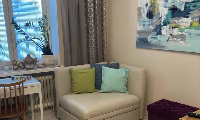 Toolo Apartment | Colorful 6th floor city studio + fast Wi-Fi