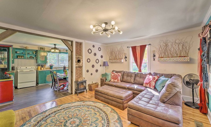 Bakersville Cottage | Colorful Bakersville Cottage: Views, Pets Allowed!