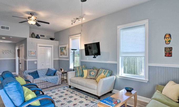 Galveston House | Colorful Galveston Getaway 500 Ft to Beach!
