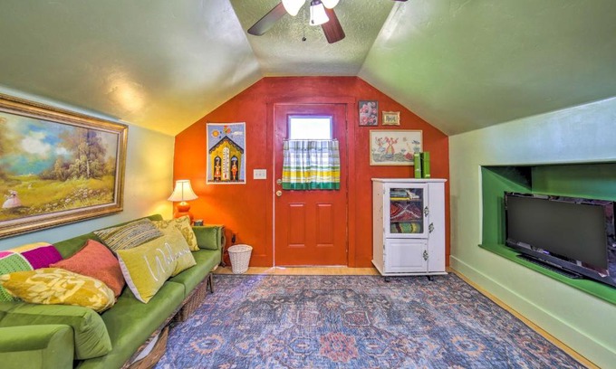 Sugar City Apartment | Colorful Sugar City Apartment about 4 Mi to BYU!