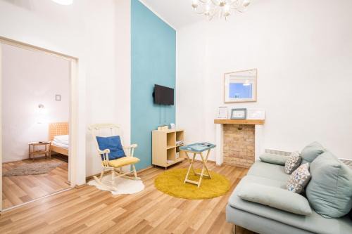 Terezvaros Apartment | Colorwave Design Apartment