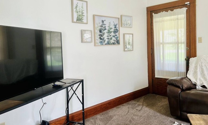 Dover House | Columbia Getaway. Large home for family fun.
