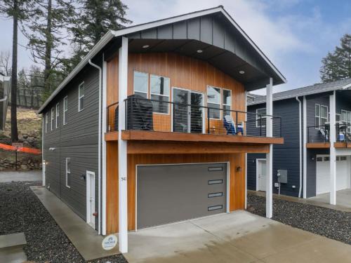 Stevenson House | Columbia Gorge Getaway - Walk to River & Trails