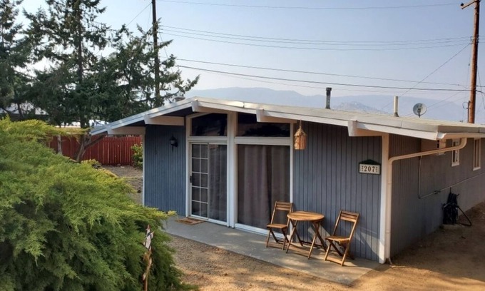 Bodfish House | Columbus Blue:A Rustic Mid-Century Modern Bungalow