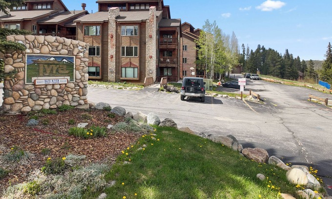 Four O'Clock Condo | Combined 7BR Condo Escape, Walk to Main St & Lift