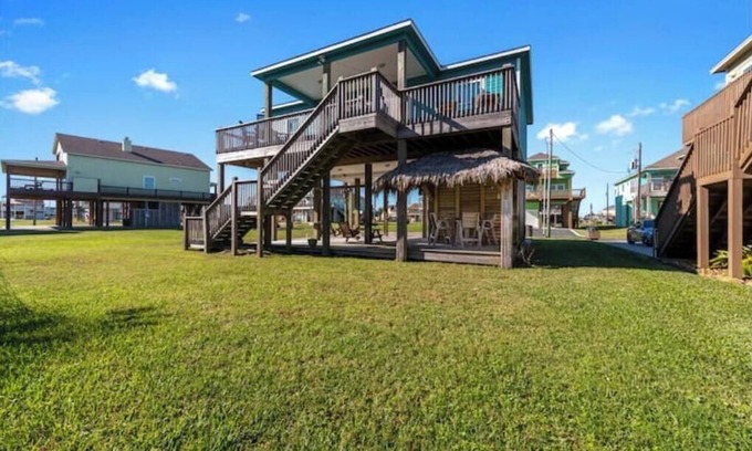 Crystal Beach House | Come and enjoy this quaint beach view home that was featured on HGTV in 2019.