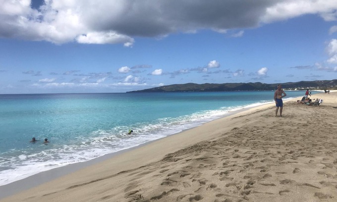 Estate Two Brothers Condo | Come and enjoy 5 miles of beach for your tropical vacation! 🌴