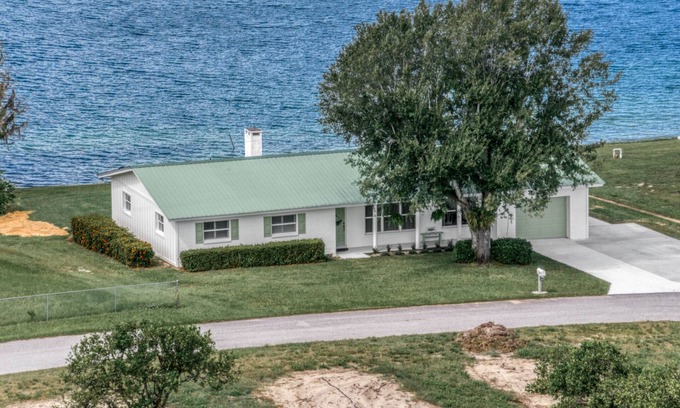 Florida South Atlantic Coast House | Come enjoy beautiful Lake Isis Cottage.