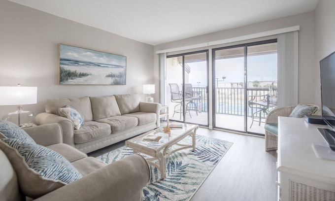 Panama City Beach Condo | Come Enjoy PCB's White Sands at Sugar Beach Condos: Pets Welcome!