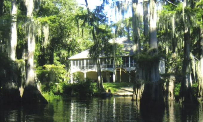 Karnack House | Come enjoy the best that Caddo Lake has to offer!