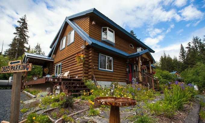 Old Mill House | Come enjoy the peace and comfort of our beautiful, custom built Alaskan log home