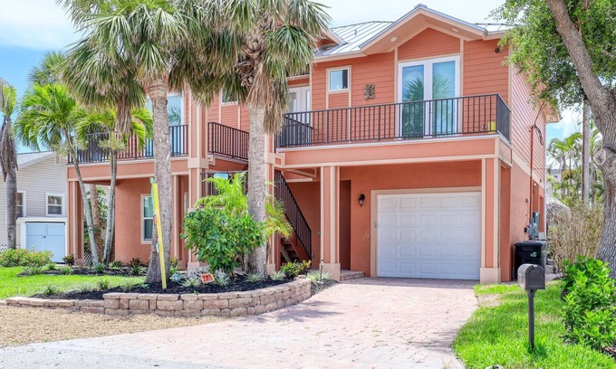 Fort Myers Beach House | COME ENJOY THE AUGUST SUN AT A DISCOUNT REG RATE 550.00 A NIGHT SPECIAL 350.00