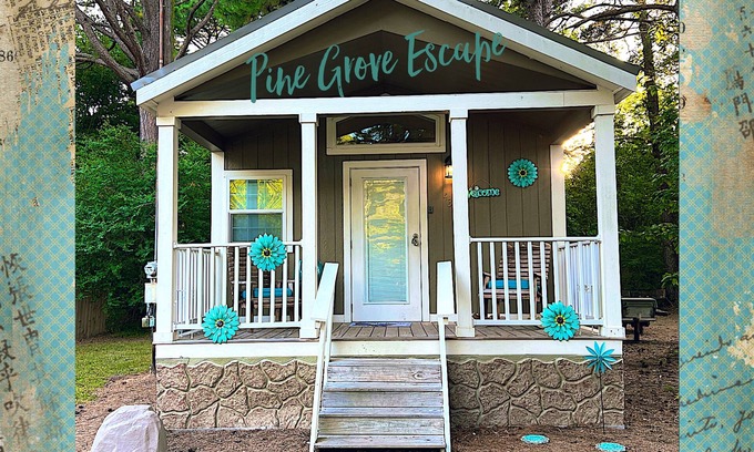 Piney Cottage | Come escape in the cozy pine grove!