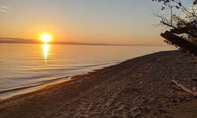 Central Huron Cottage | Come, relax in our cottage on the shores of Lake Huron