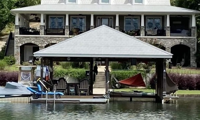 Pleasure Point House | Come Relax with your family at Casa Bear