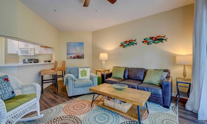 Hilton Head Island Villa | Come 'Sea-Esta!' Recently Renovated, Clean, 2BR ~ Pet and Kid Friendly, WIFI
