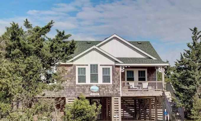 Avon House | Come Seas the day at this beautiful beach house!