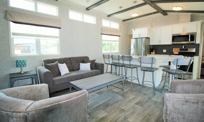 Sherkston Cottage | Come see - You'll Love It! QMD220