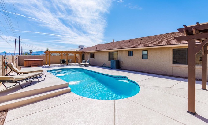 Lake Havasu City House | Come stay at the Pirate’s Den in Lake Havasu!