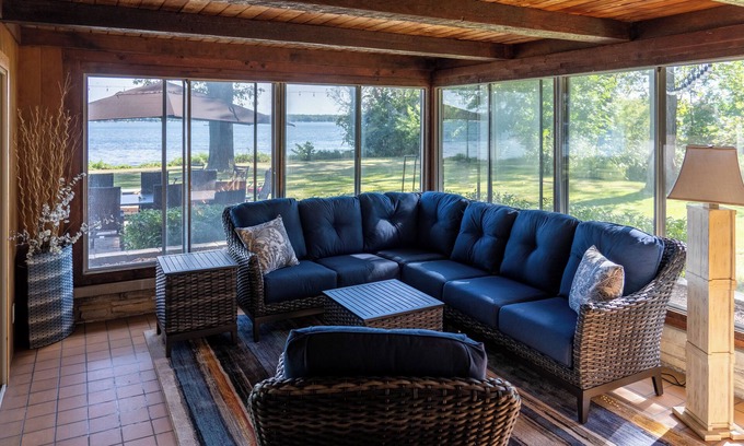 Delavan House | Come stay at the Lake House for amazing lake views!